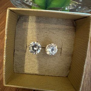 14K Yellow Gold 8CT AAA cubic round Brilliant Cut screw back basket